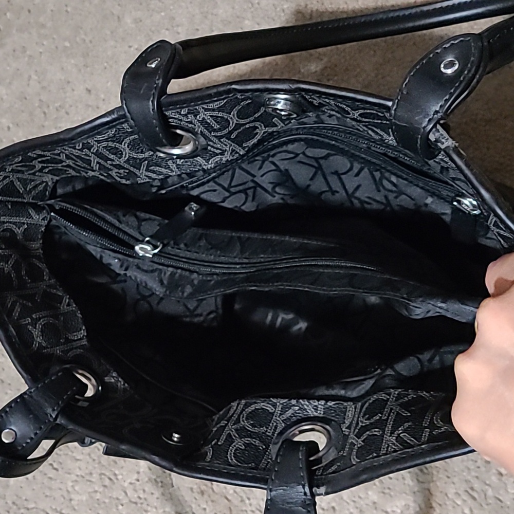 EUC CALVIN KLEIN Shoulder Purse - Picture 2 of 7
